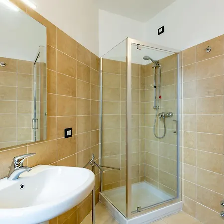 Re16 Regina By Interhome Gravedona